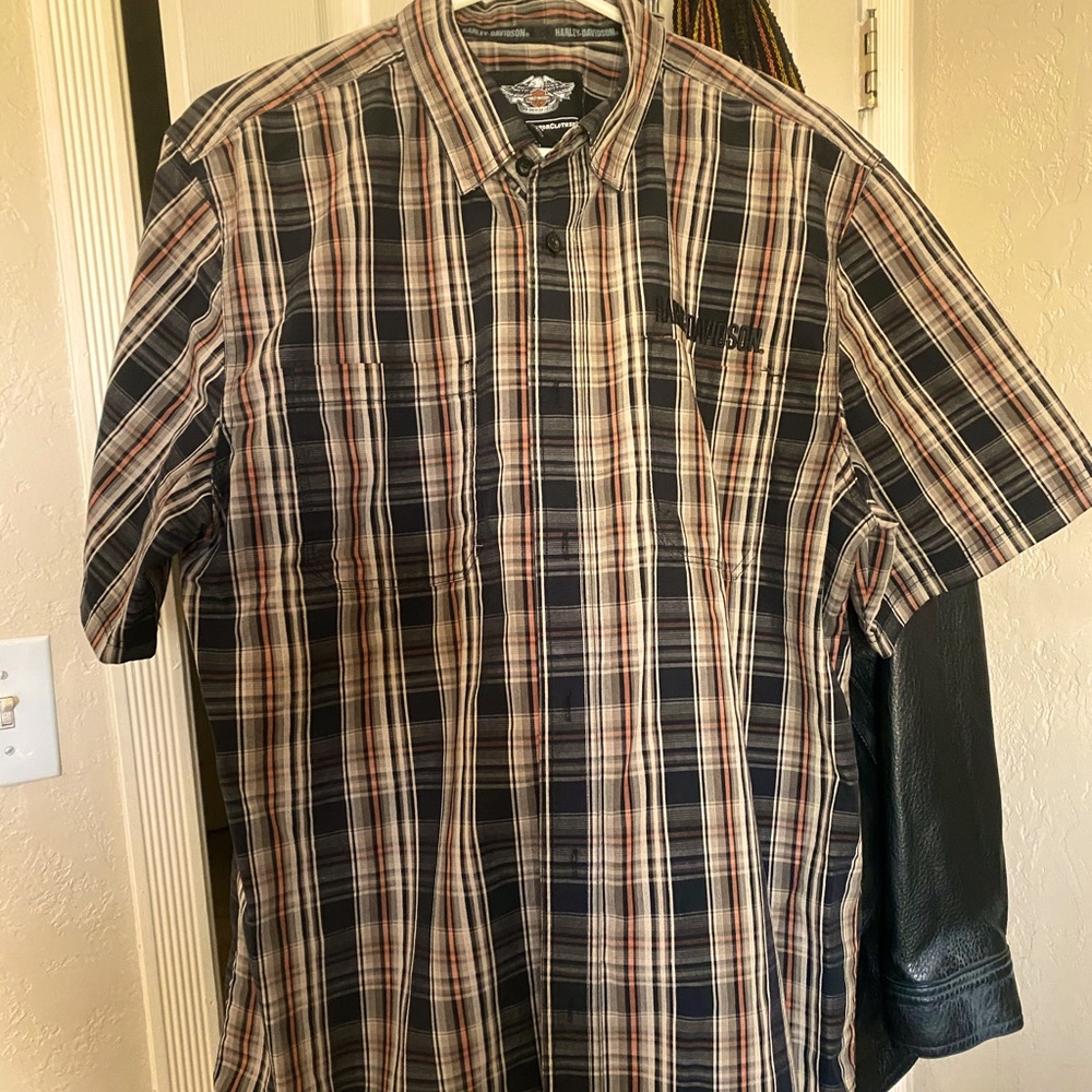 Button down short sleeve shirt